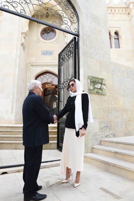 Mehriban Əliyeva İmam Hüseyn məscidində     - FOTOLAR