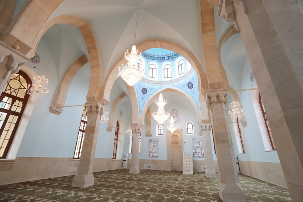 Mehriban Əliyeva İmam Hüseyn məscidində     - FOTOLAR