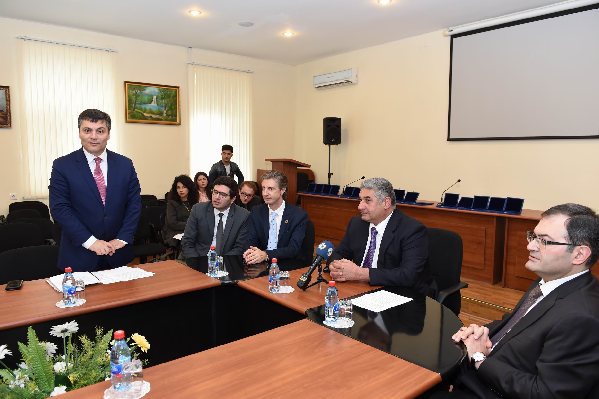  Gənc Səfirlərin təqdimatı baş tutdu 