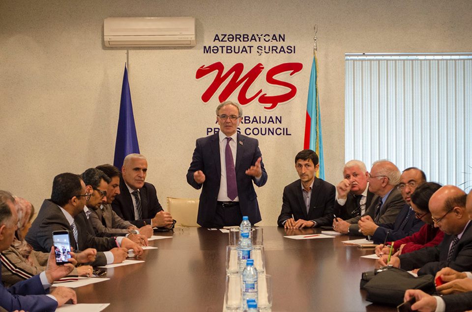 Ərəblər həmkarları ilə görüşdülər -  Mətbuat Şurasında (FOTO)