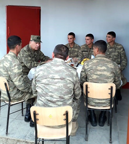 General cəbhə xəttində yoxlama apardı 