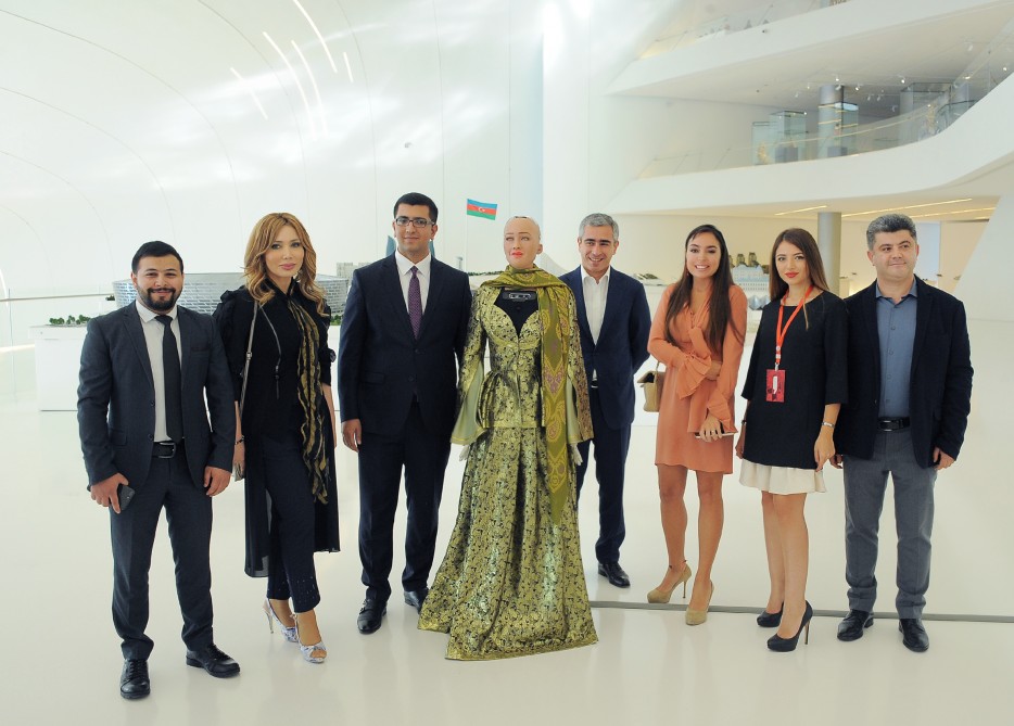 Robot Sofiya Heydər Əliyev Mərkəzində   çıxış etdi - FOTO