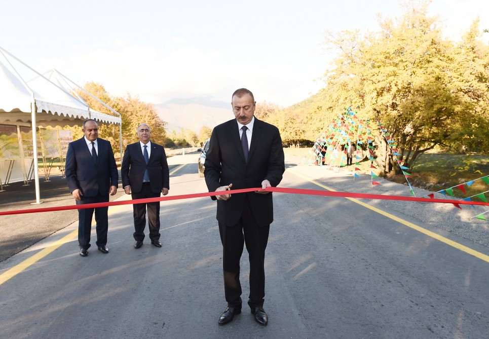 İlham Əliyev 13 məntəqəni birləşdirən yolun açılışını etdi -  FOTOLAR