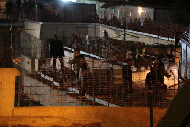 Metro çökdü  - Torpaq altında qalanlar var  - FOTOLAR (VİDEO) 