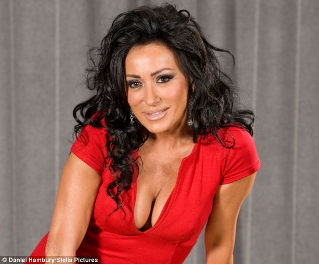 56 yaşlı bu aparıcıya bir gecə üçün 1,3 milyon təklif etdilər -  FOTOLAR