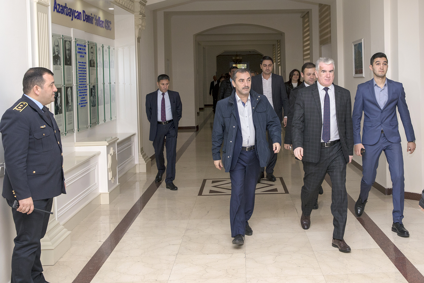 Yanğın həyəcanı siqnalı verildi   - İşçilər təxliyə edildi (FOTO)