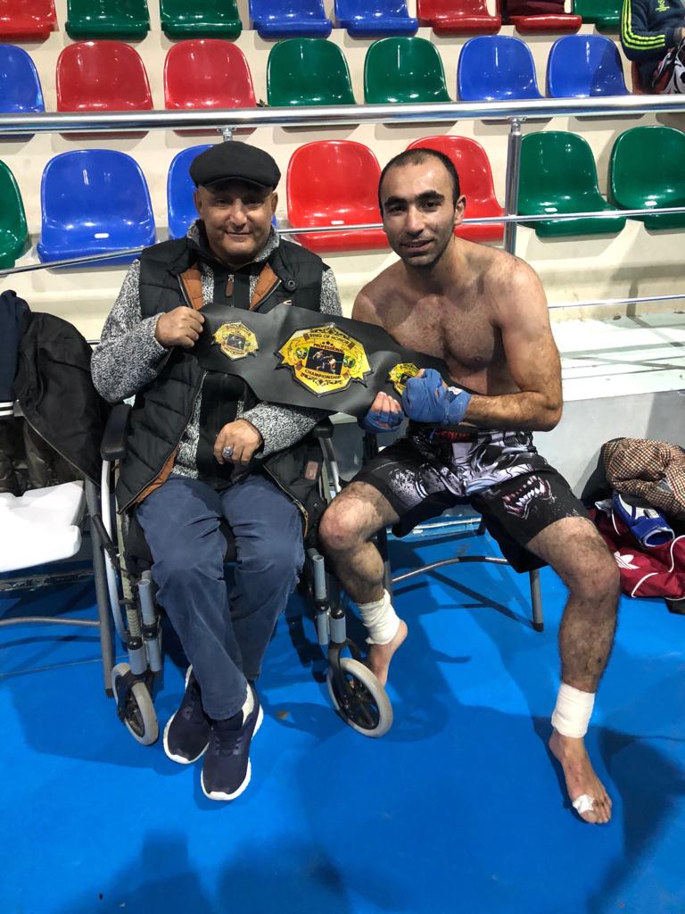 Ermənini məğlub edən idmançı peşəkar döyüşdə qalib gəldi  - FOTO