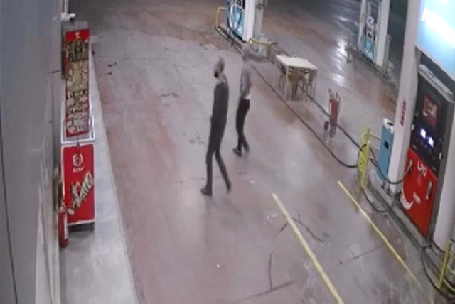 Yanacaqdoldurma məntəqəsində DƏHŞƏT   - Borc benzin istədi, Yox cavabı aldığında isə... (FOTO+VİDEO)