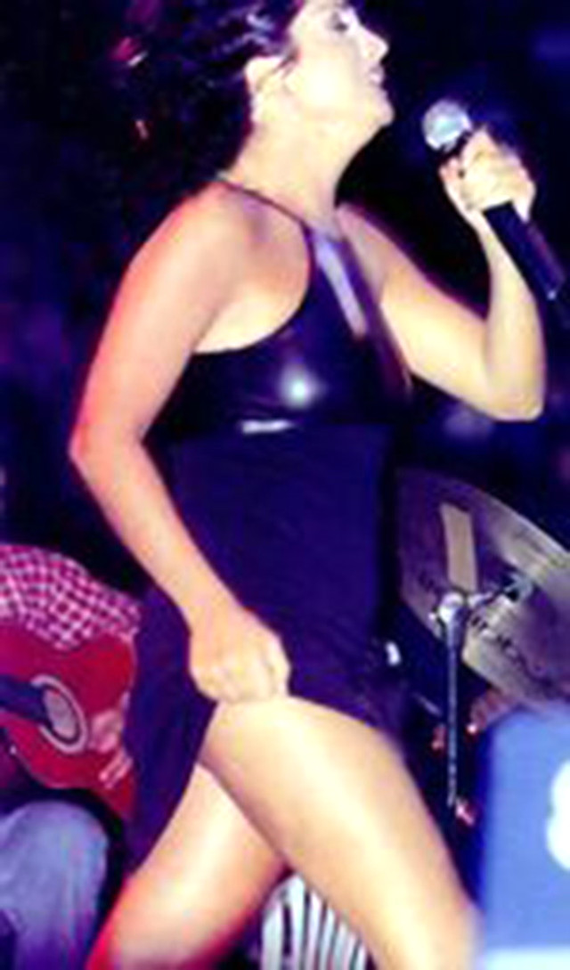 Hadisə Sibel Canı təkarladı  - Ətəyini qaldıraraq... (VİDEO)