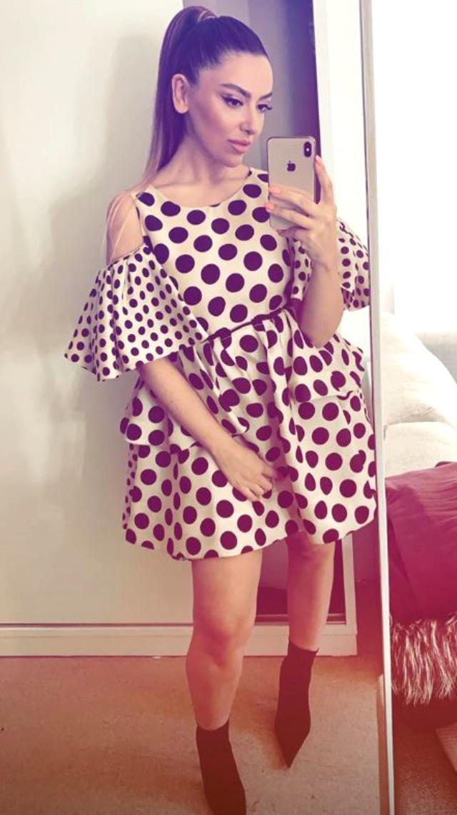 Hadisə Sibel Canı təkarladı  - Ətəyini qaldıraraq... (VİDEO)