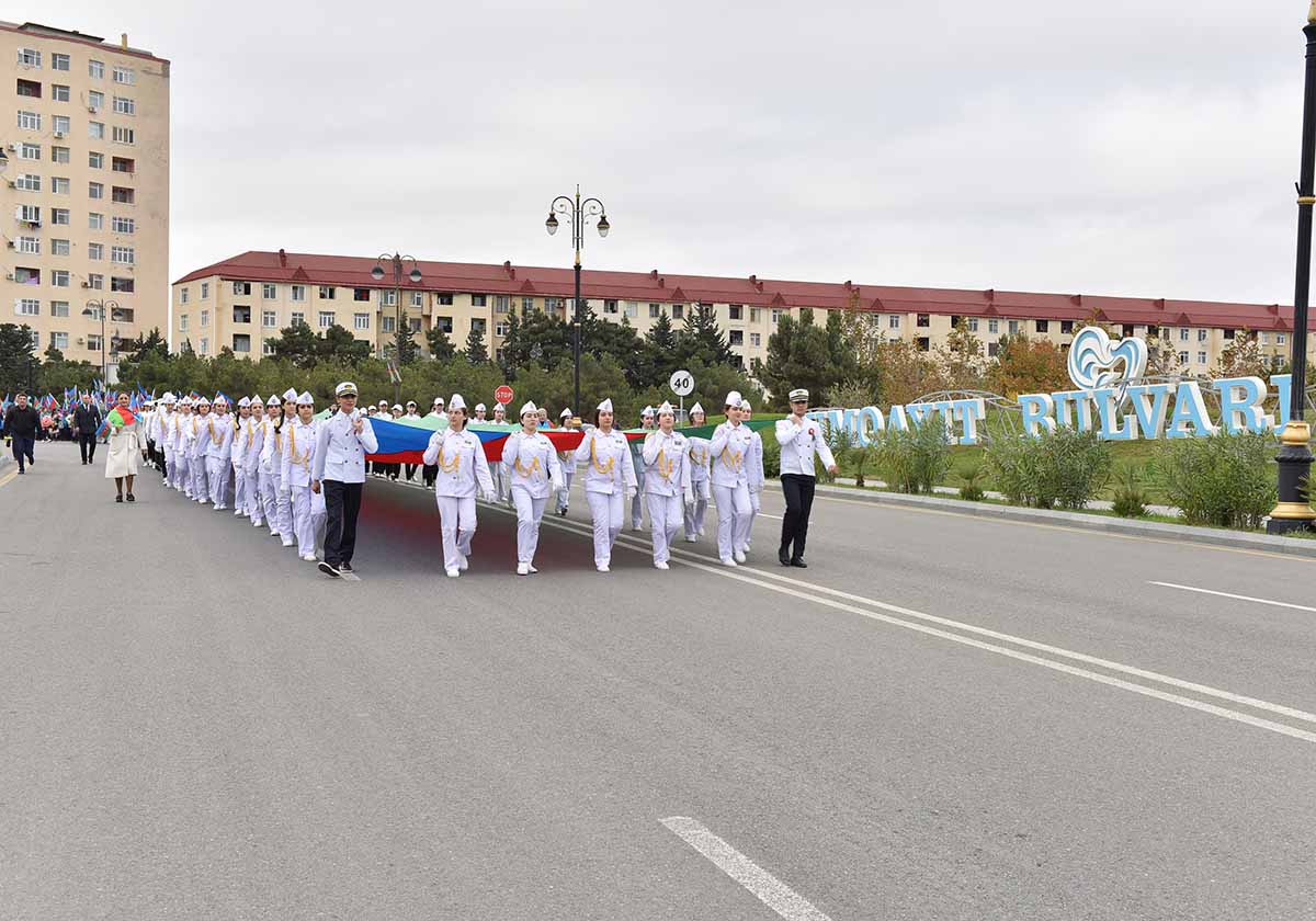 Sumqayıtda möhtəşəm bayraq bayramı   â€“ FOTOLAR