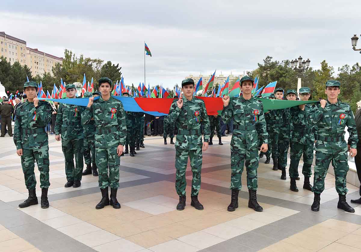 Sumqayıtda möhtəşəm bayraq bayramı   â€“ FOTOLAR