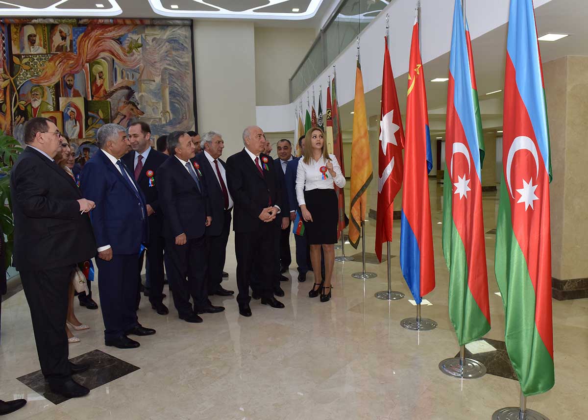 Sumqayıtda möhtəşəm bayraq bayramı   â€“ FOTOLAR
