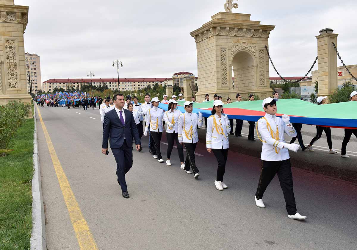 Sumqayıtda möhtəşəm bayraq bayramı   â€“ FOTOLAR