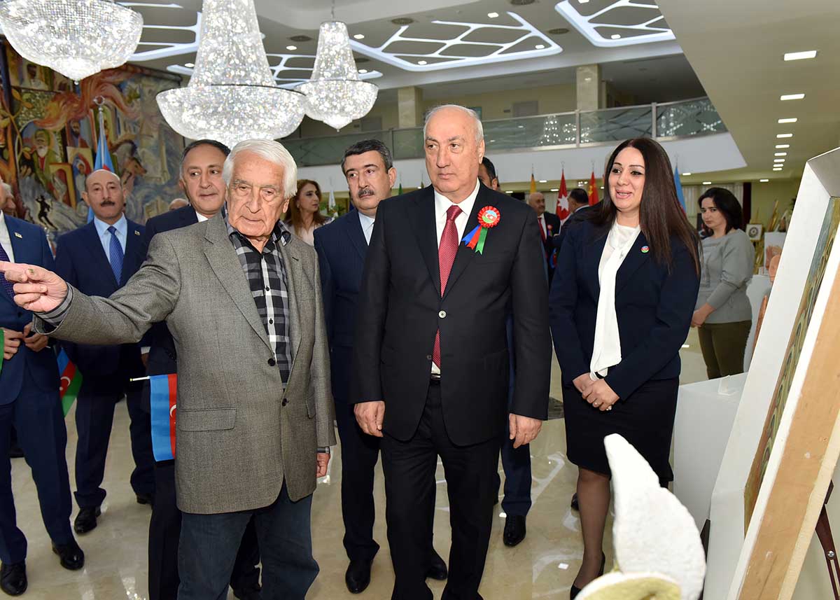 Sumqayıtda möhtəşəm bayraq bayramı   â€“ FOTOLAR