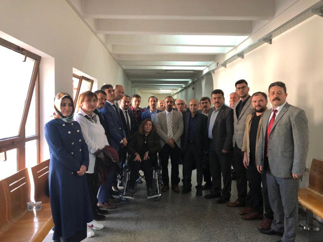 Polis qızının məktəbinə silahlı hücum etdi  - Direktor və müavinini güllələdi - FOTO