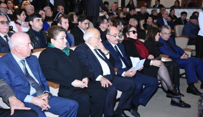 Flora Kərimova nazirin yerində oturubmuş -    Əfəndiyevdən növbəti CAVAB (FOTO-VİDEO)