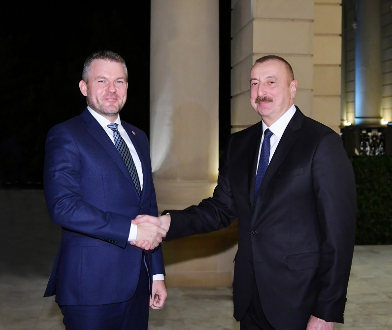 İlham Əliyev Slovakiyanın Baş naziri ilə görüşüb - FOTO
