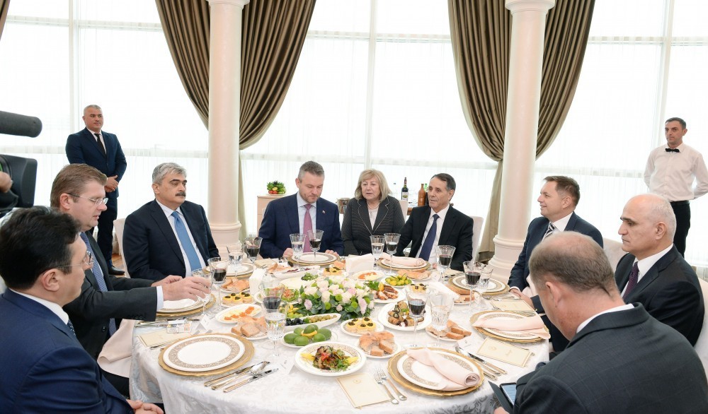 Novruz Məmmədov slovakiyalı həmkarı ilə nahar etdi    - FOTO