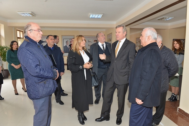 Fransada Azərbaycanın Dostları Assosiasiyasının üzvləri Dövlət Komitəsində -  FOTOLAR