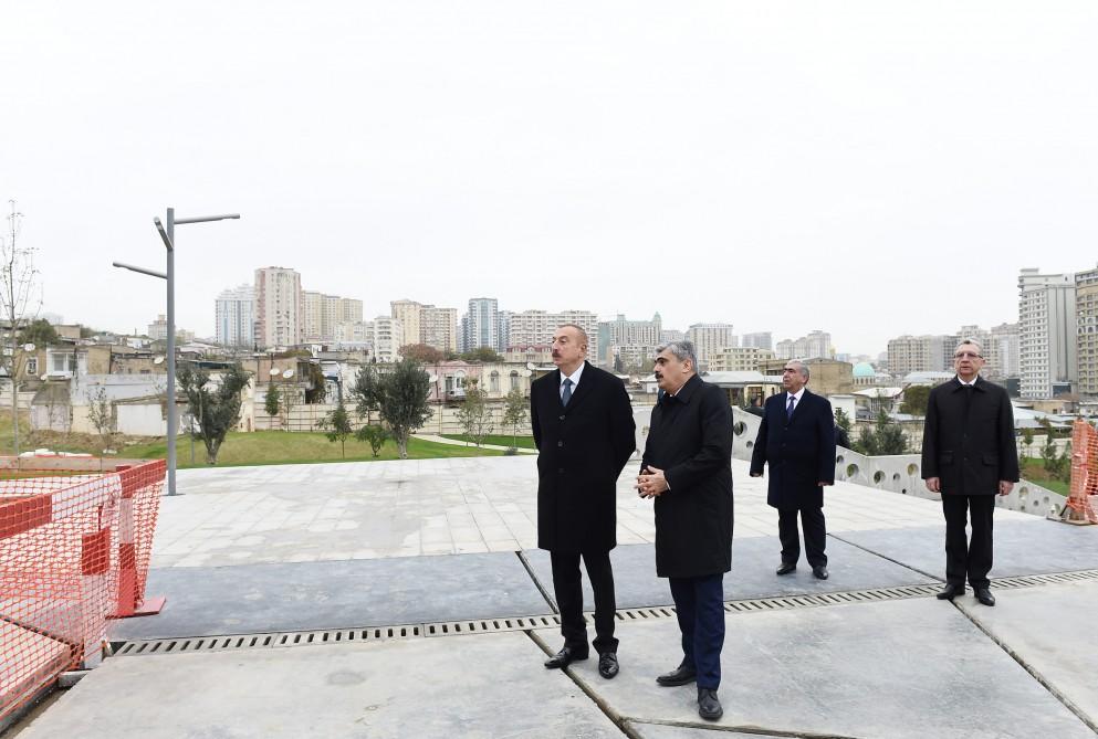 İlham Əliyev Təzəpir məscidinin ətrafında görülən işlərlə tanış oldu    - FOTOLAR