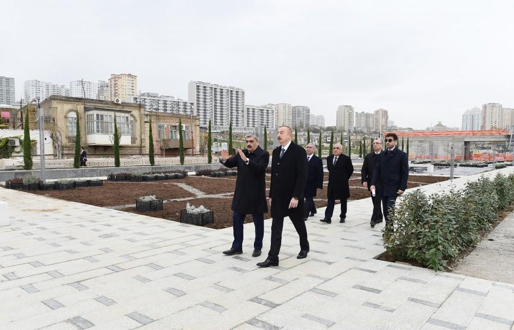İlham Əliyev Təzəpir məscidinin ətrafında görülən işlərlə tanış oldu    - FOTOLAR