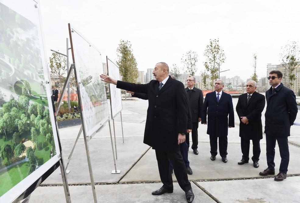 İlham Əliyev Təzəpir məscidinin ətrafında görülən işlərlə tanış oldu    - FOTOLAR
