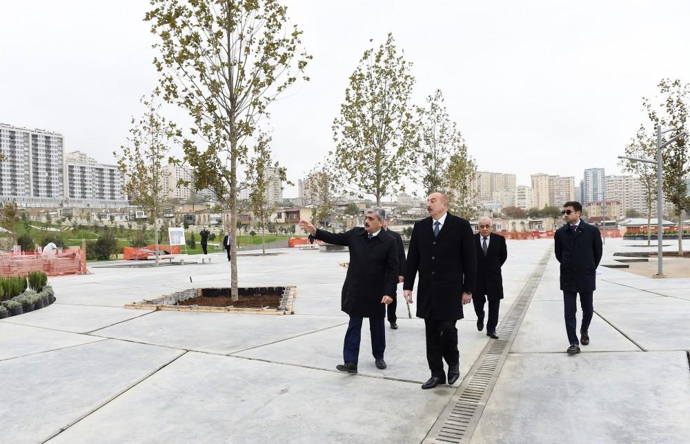 İlham Əliyev Təzəpir məscidinin ətrafında görülən işlərlə tanış oldu    - FOTOLAR