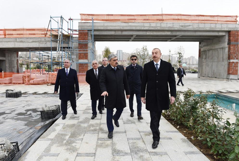 İlham Əliyev Təzəpir məscidinin ətrafında görülən işlərlə tanış oldu    - FOTOLAR