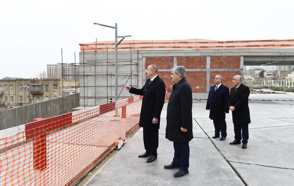 İlham Əliyev Təzəpir məscidinin ətrafında görülən işlərlə tanış oldu    - FOTOLAR
