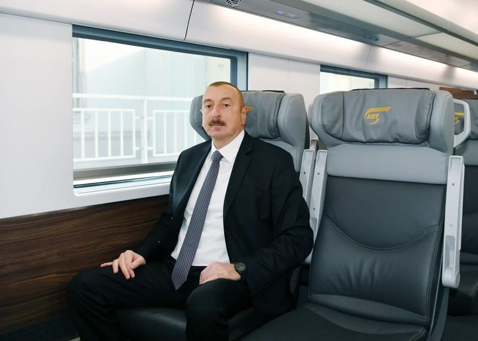 İlham Əliyev Sumqayıt-Bakı qatarı ilə Bakıya gəldi  - FOTOLAR