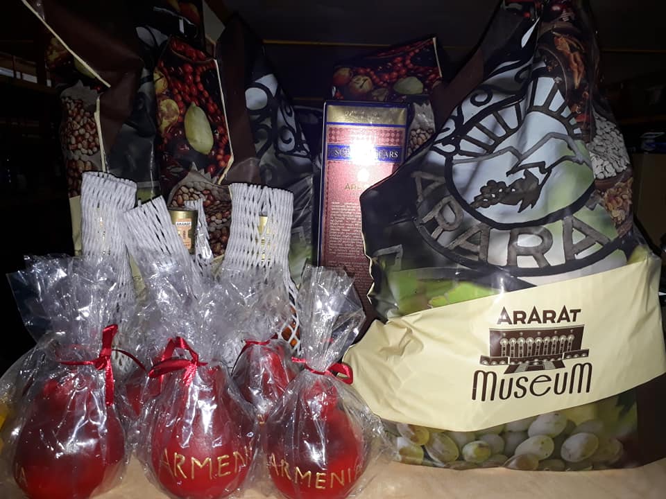 Gömrük postunda Ermənistana aid xəritələr, içkilər saxlanıldı    - FOTOLAR