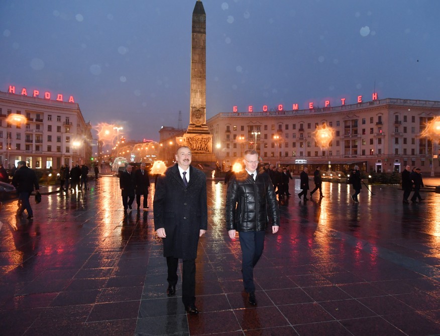  İlham Əliyev Qələbə meydanını ziyarət etdi 