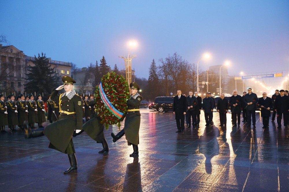  İlham Əliyev Qələbə meydanını ziyarət etdi 