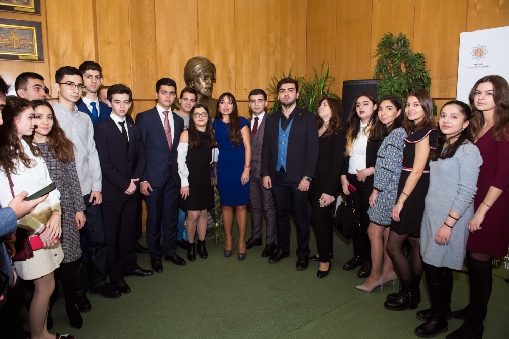 Leyla Əliyeva Moskvada büst açılışında - FOTOLAR