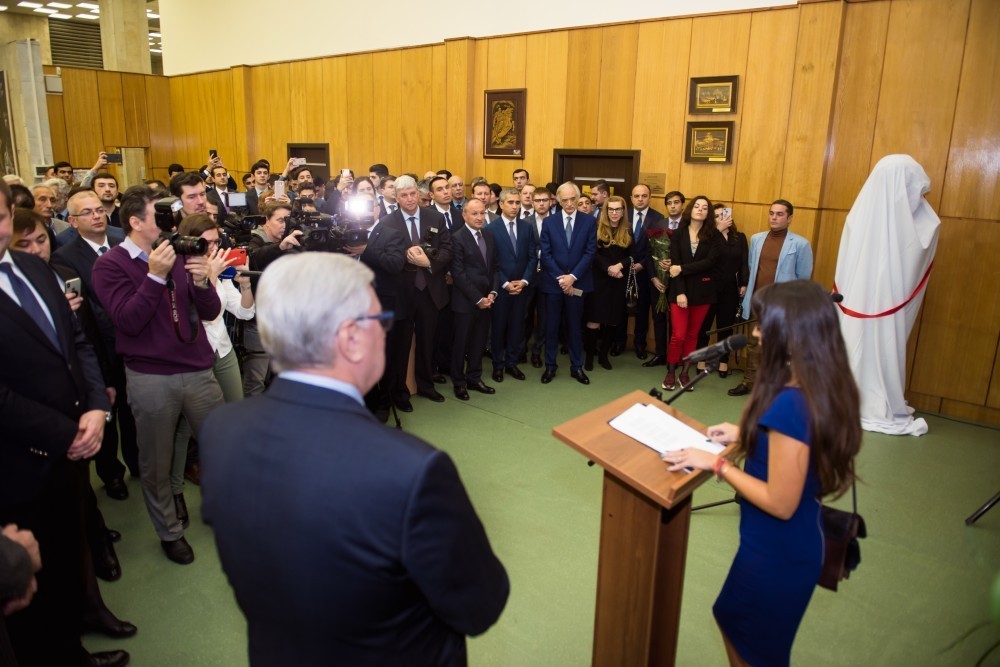 Leyla Əliyeva Moskvada büst açılışında - FOTOLAR