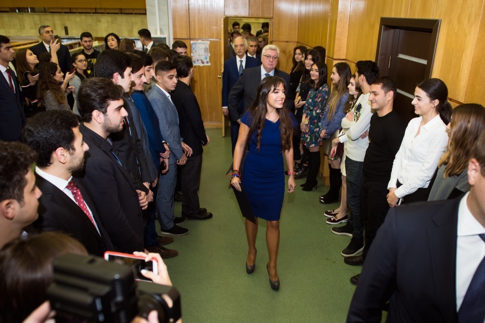 Leyla Əliyeva Moskvada büst açılışında - FOTOLAR