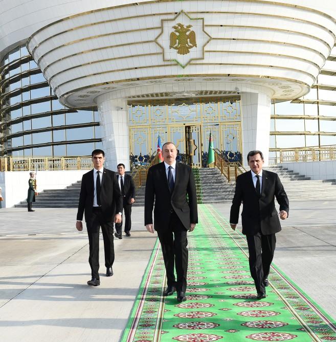 İlham Əliyevin Türkmənistana səfəri başa çatdı   - FOTO
