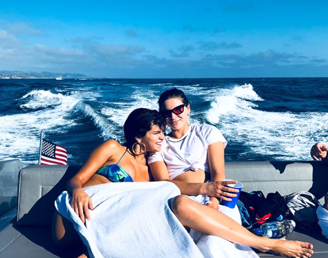 Məşhur müğənninin bikinili fotoları 9 milyon bəyənmə topladı -  FOTOLAR