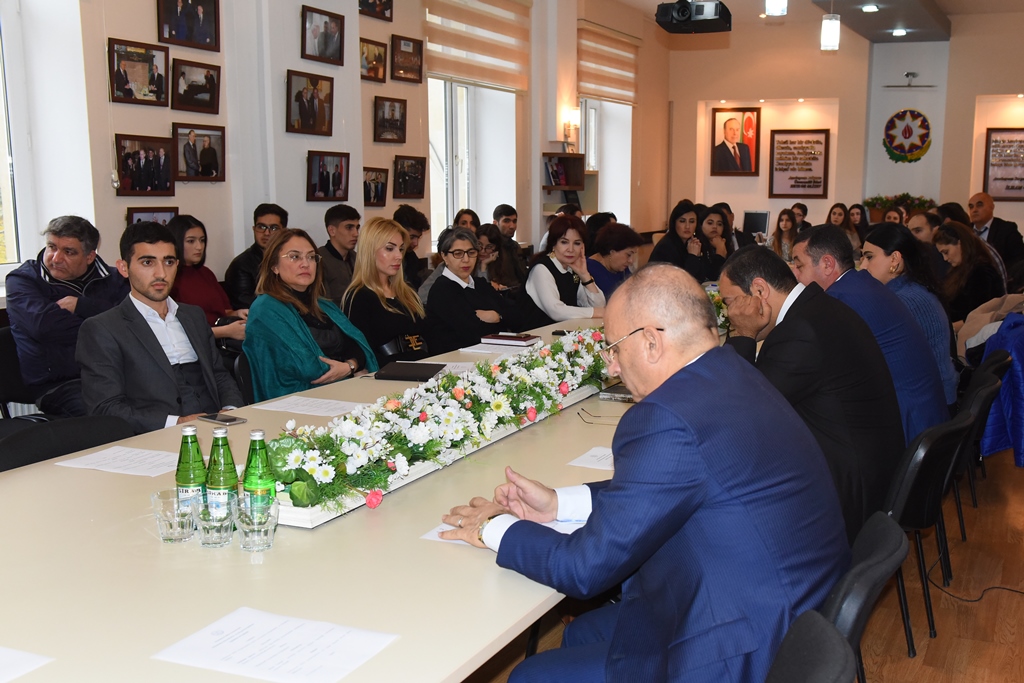 İlham Tumas Makiavelli: Siyasətdə və fəlsəfədə mövzusunda mühazirə dedi   - FOTO