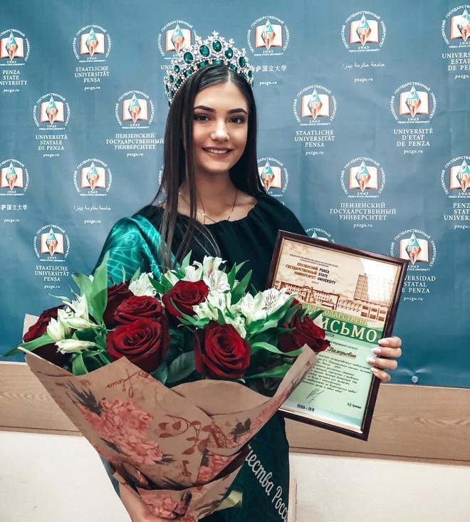İlin ən gözəl tələbəsi oldu - FOTOLAR