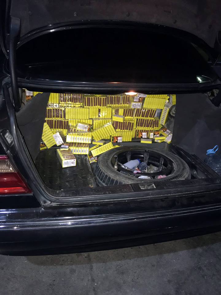 Gömrükçülər maşında 1300 qutu zırpaket aşkarladı    - FOTO