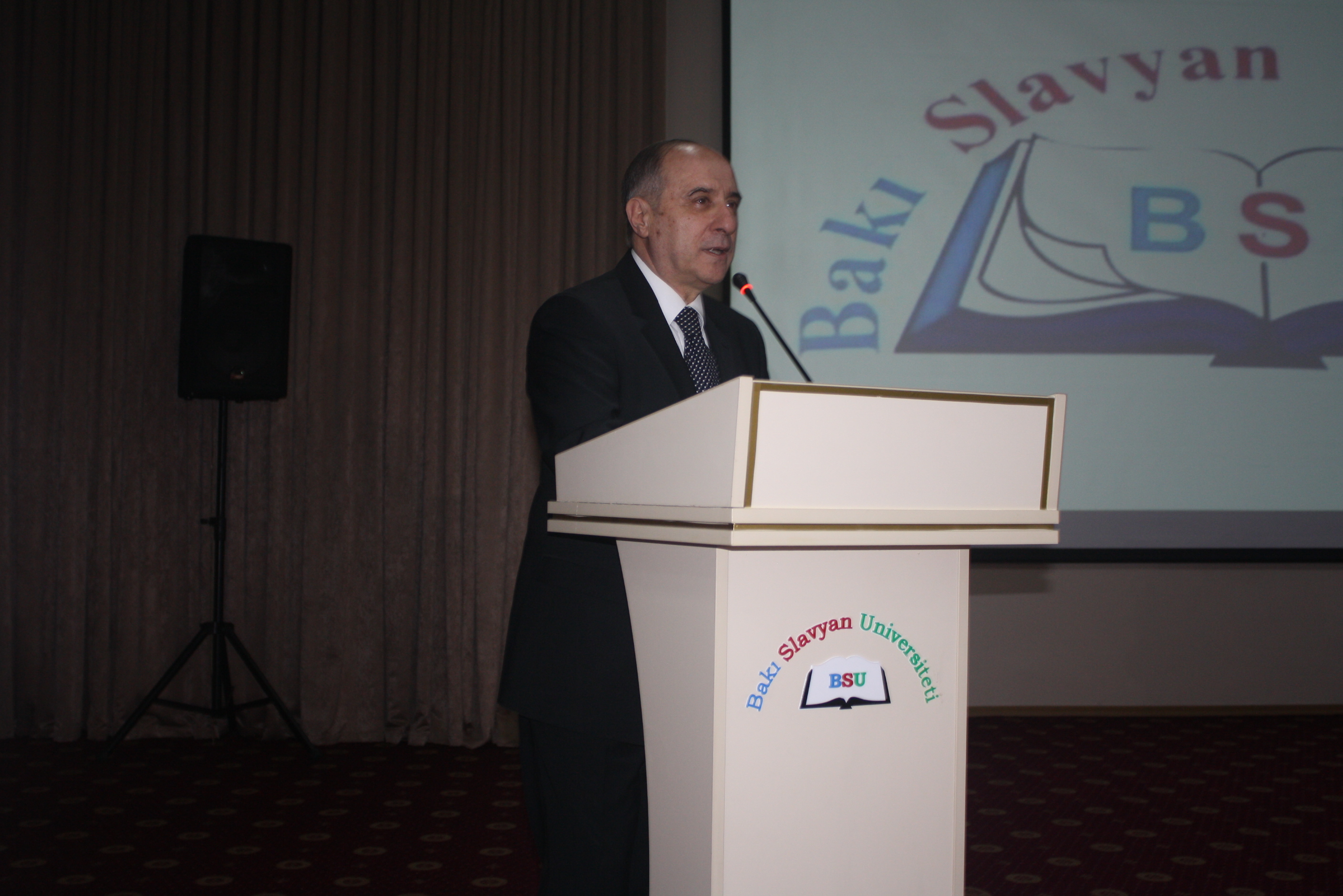 Müşərrəf Akay Bakı Slavyan Universitetində     - FOTO