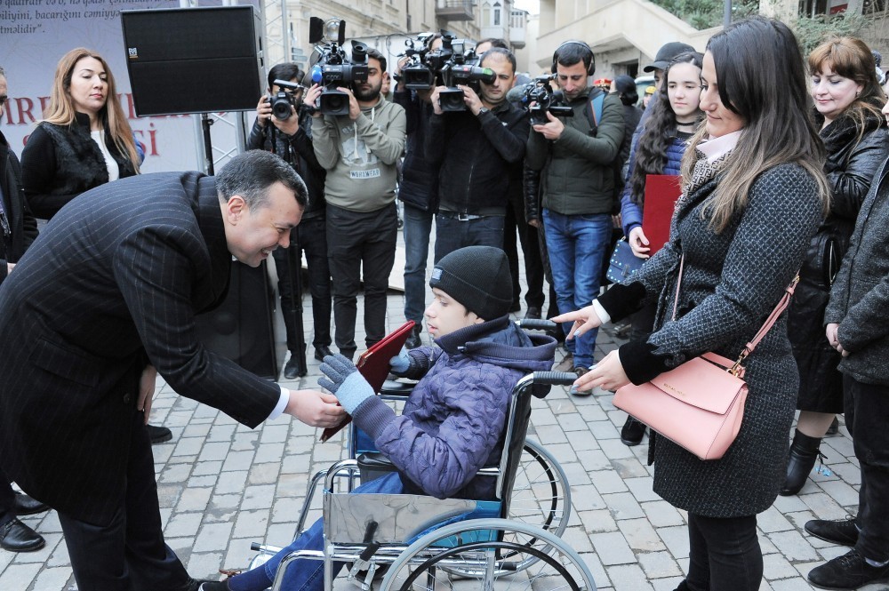 Leyla Əliyeva sərgidə - FOTOLAR