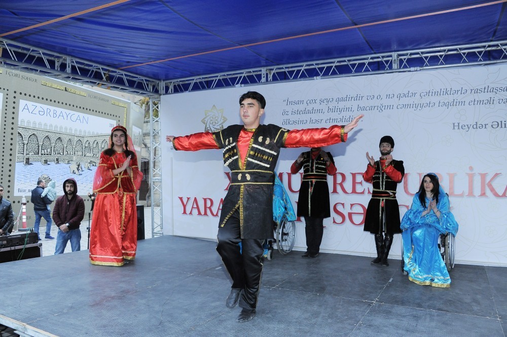 Leyla Əliyeva sərgidə - FOTOLAR