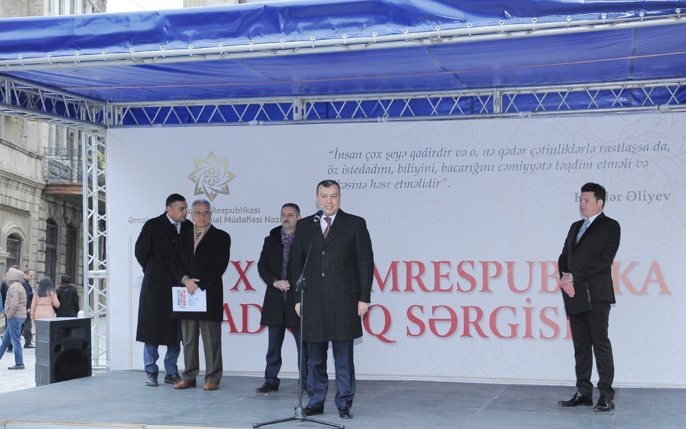 Leyla Əliyeva sərgidə - FOTOLAR