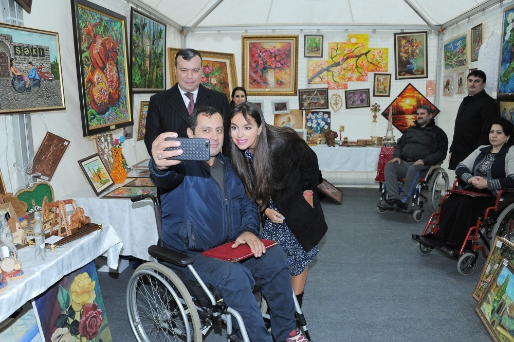 Leyla Əliyeva sərgidə - FOTOLAR