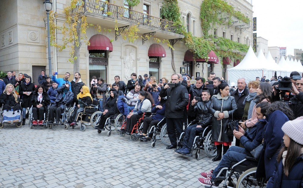 Leyla Əliyeva sərgidə - FOTOLAR