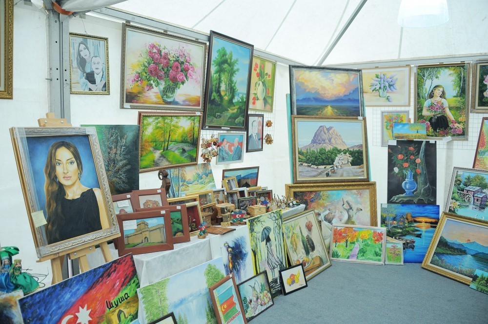 Leyla Əliyeva sərgidə - FOTOLAR