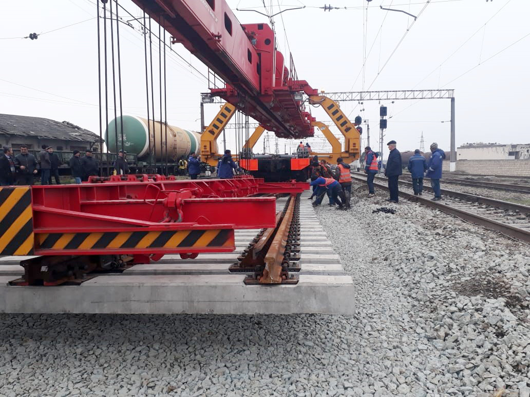 Ucar stansiyasında yeni yoldəyişənlər quraşdırılır    - FOTO